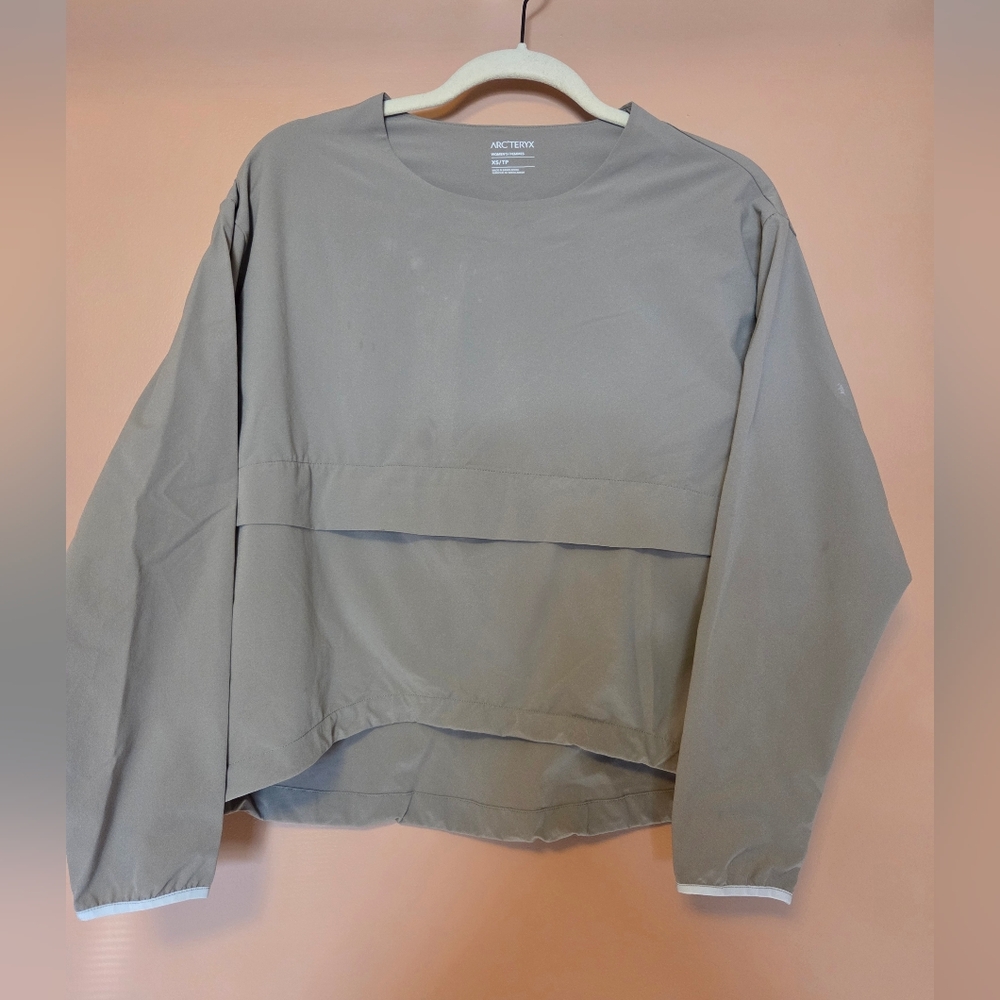 Arc'teryx tan pullover top